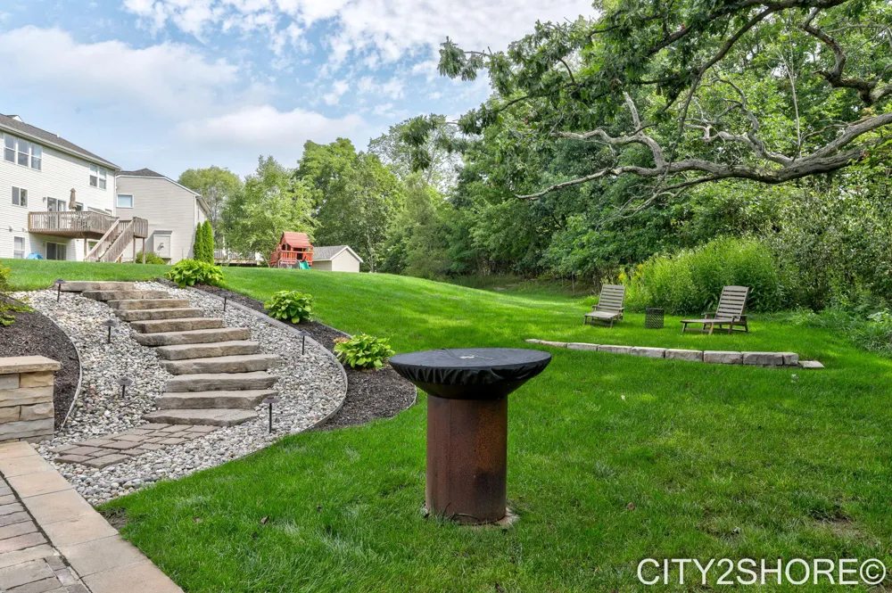 8560 Twin Lakes Drive Jenison, MI 49428