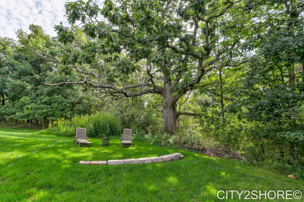 8560 Twin Lakes Drive Jenison, MI 49428