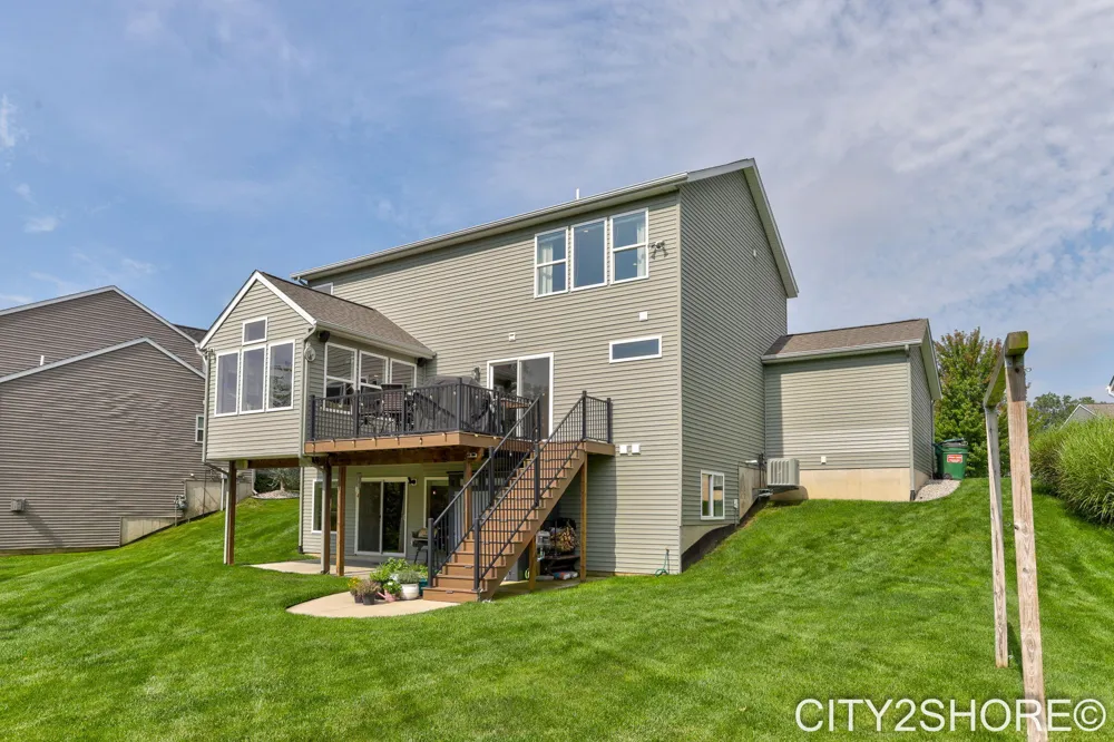 8560 Twin Lakes Drive Jenison, MI 49428