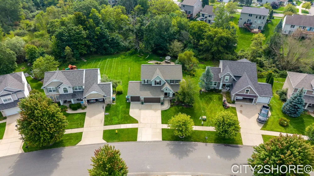 8560 Twin Lakes Drive Jenison, MI 49428