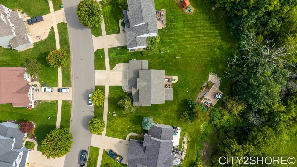 8560 Twin Lakes Drive Jenison, MI 49428