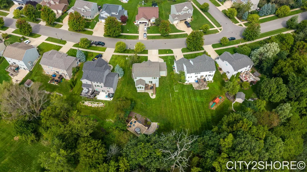 8560 Twin Lakes Drive Jenison, MI 49428