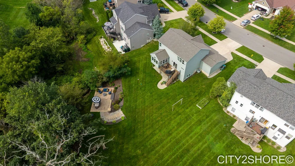8560 Twin Lakes Drive Jenison, MI 49428