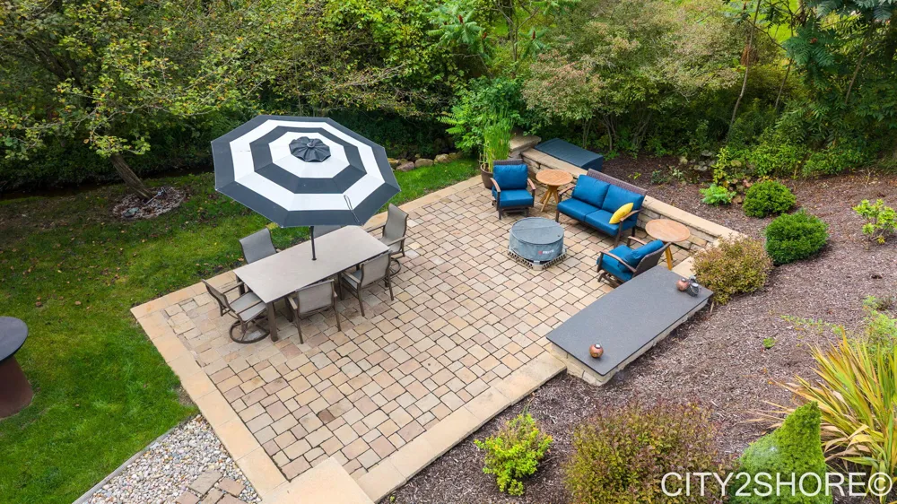 8560 Twin Lakes Drive Jenison, MI 49428