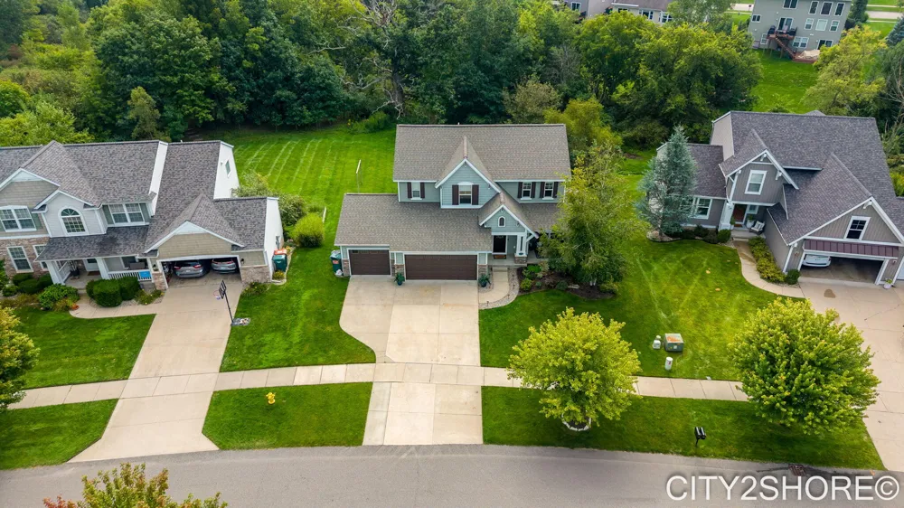 8560 Twin Lakes Drive Jenison, MI 49428