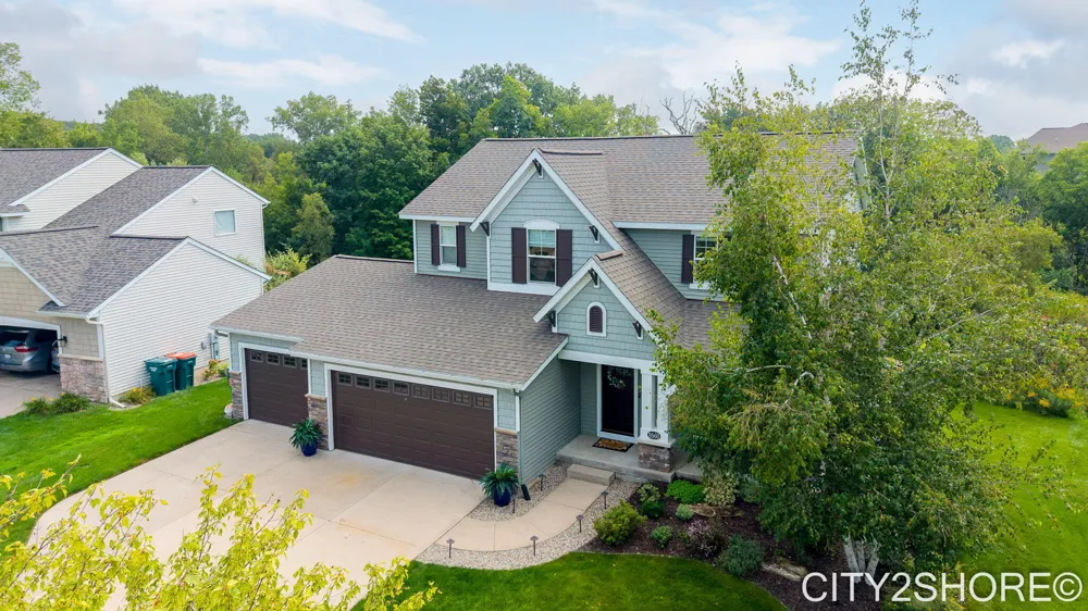 8560 Twin Lakes Drive Jenison, MI 49428