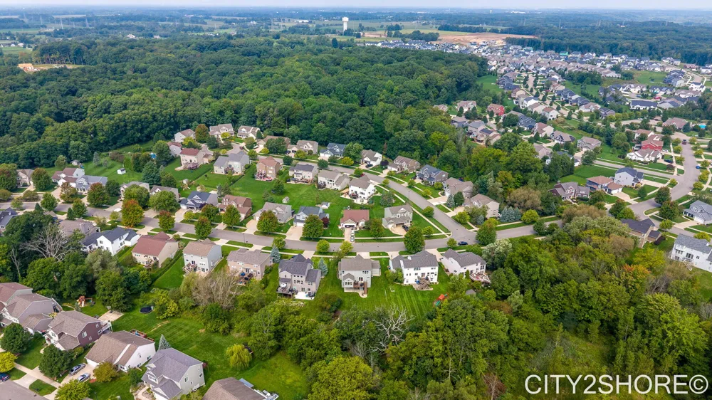 8560 Twin Lakes Drive Jenison, MI 49428