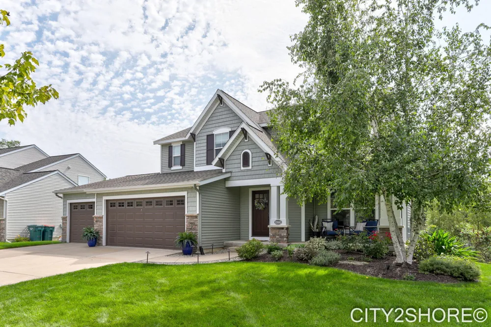 8560 Twin Lakes Drive Jenison, MI 49428