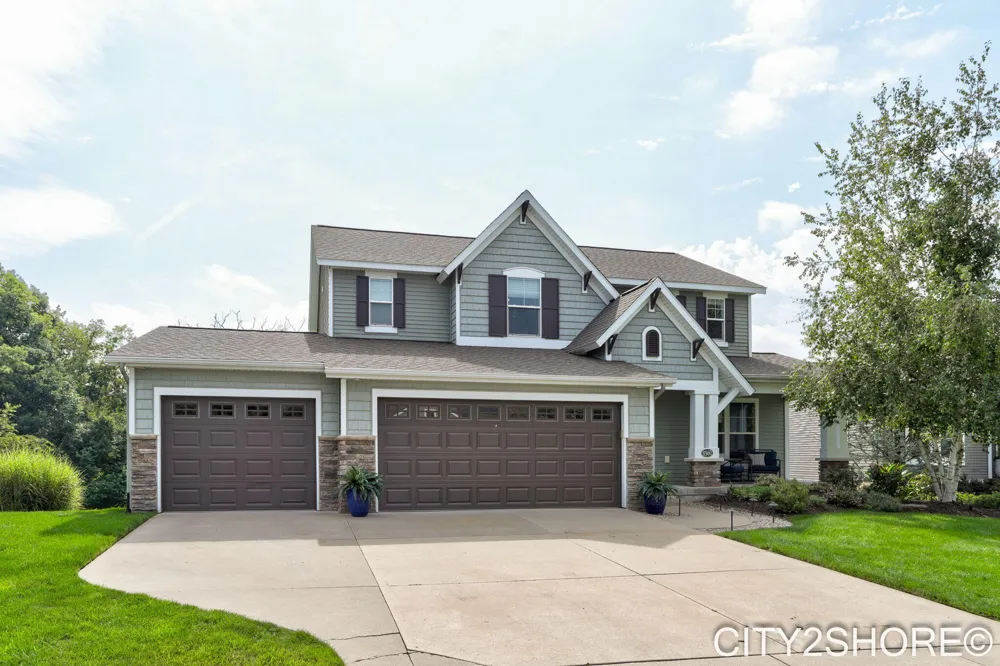 8560 Twin Lakes Drive Jenison, MI 49428