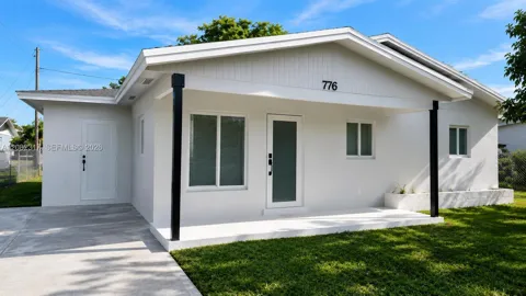 776 NW 10th St