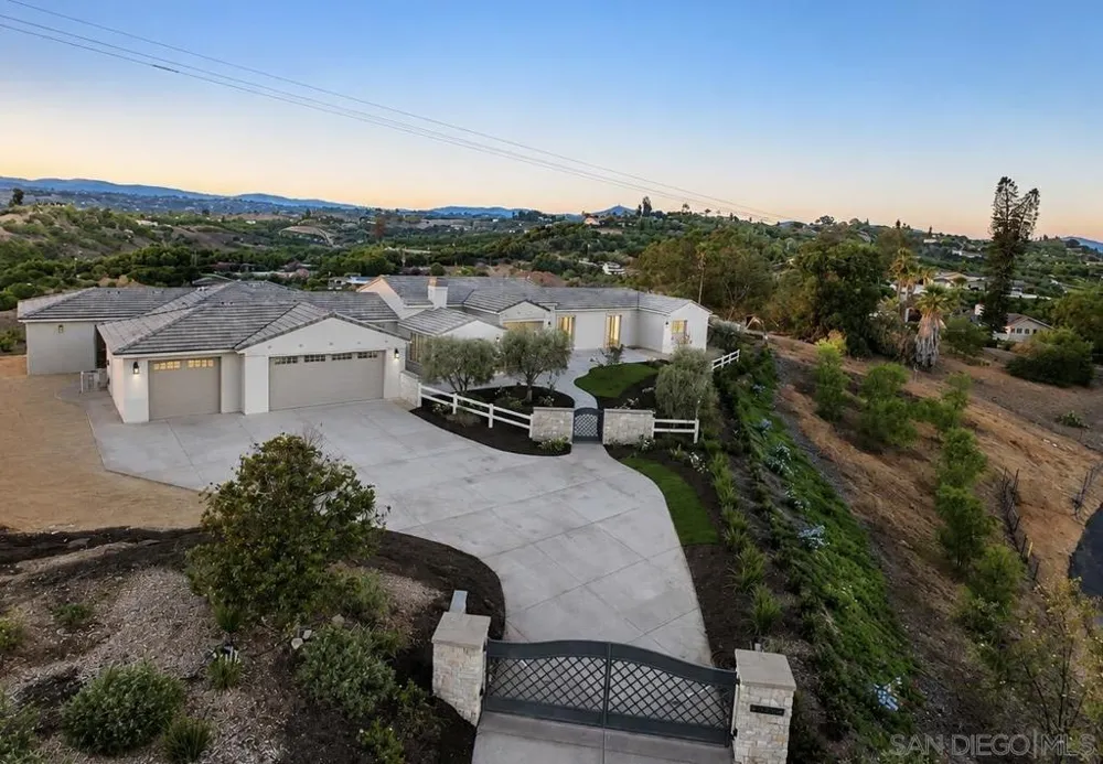 3240 Via Del Cielo Fallbrook, CA 92028