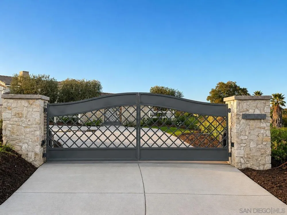 3240 Via Del Cielo Fallbrook, CA 92028