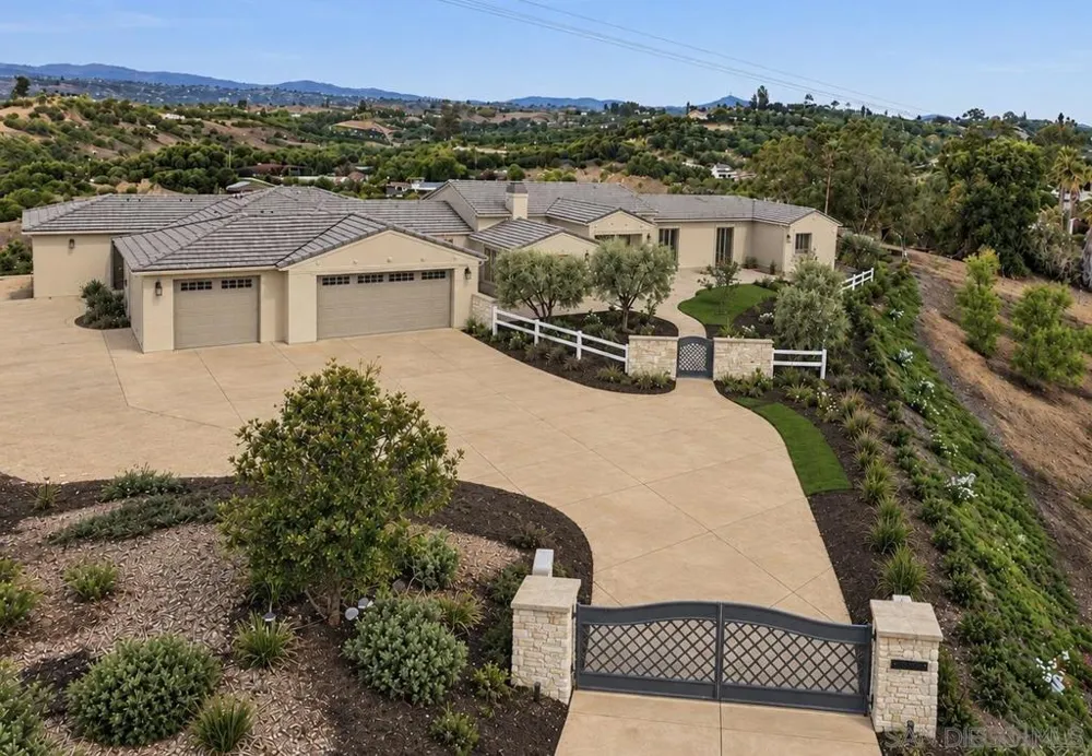 3240 Via Del Cielo Fallbrook, CA 92028
