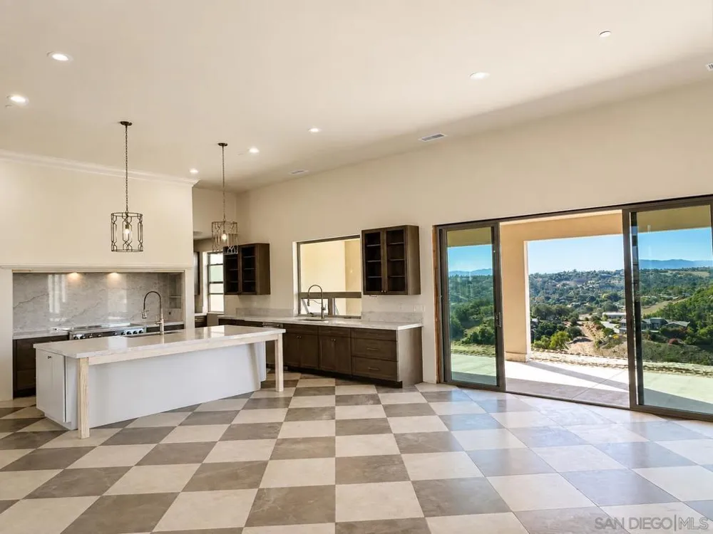 3240 Via Del Cielo Fallbrook, CA 92028