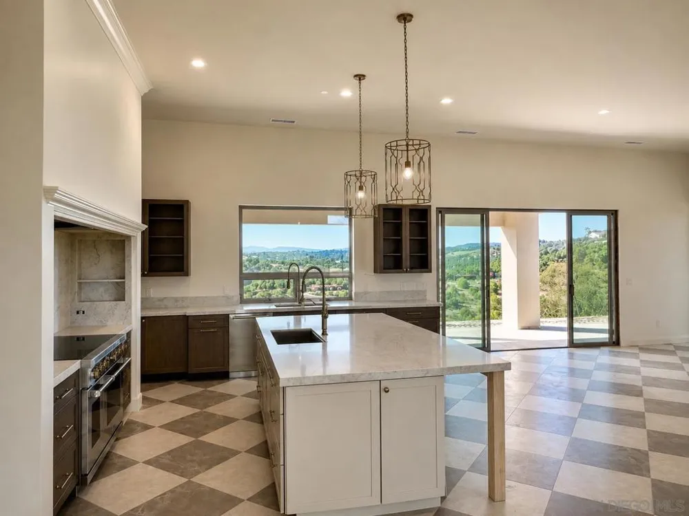 3240 Via Del Cielo Fallbrook, CA 92028