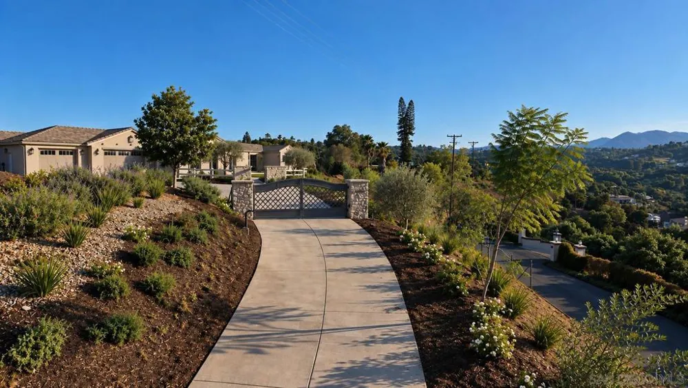 3240 Via Del Cielo Fallbrook, CA 92028