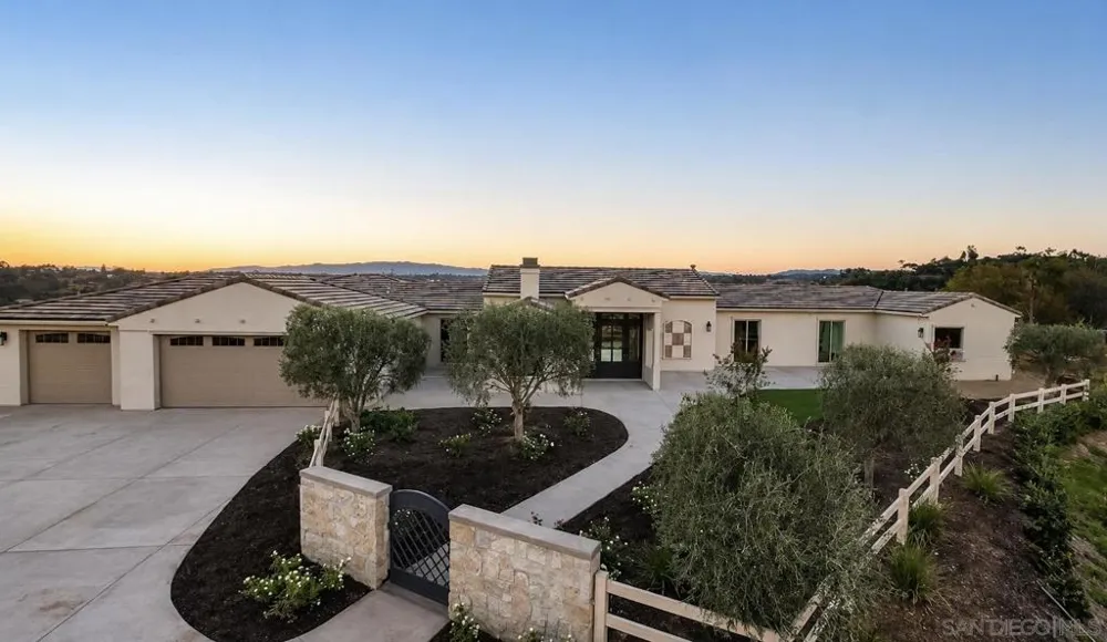 3240 Via Del Cielo Fallbrook, CA 92028