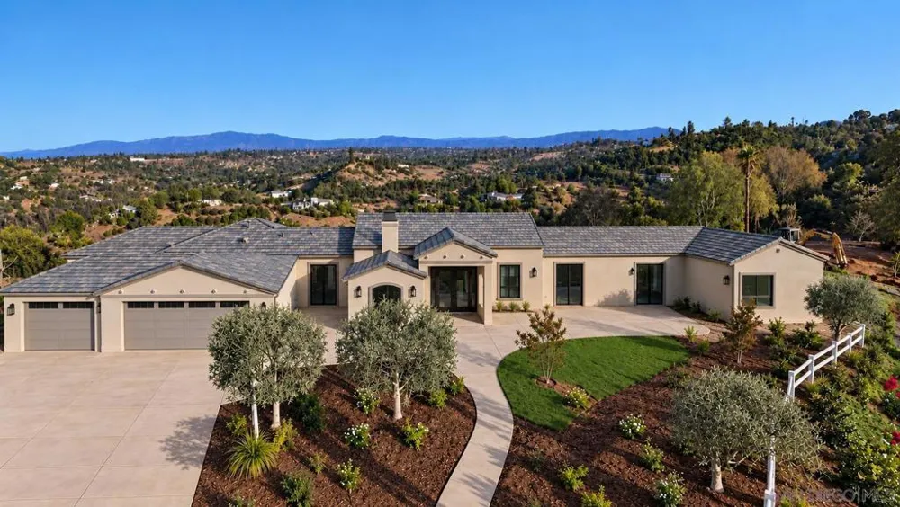 3240 Via Del Cielo Fallbrook, CA 92028