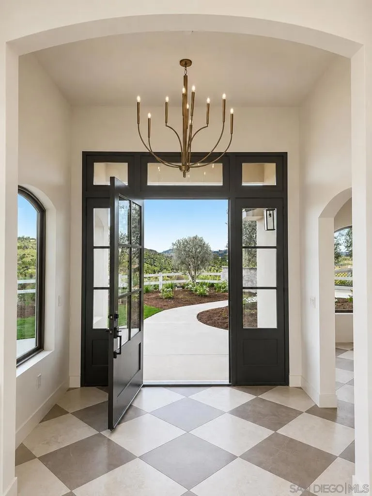 3240 Via Del Cielo Fallbrook, CA 92028