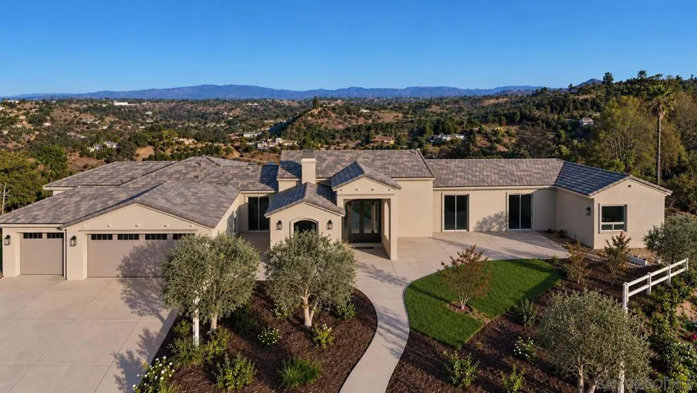 3240 Via Del Cielo Fallbrook, CA 92028