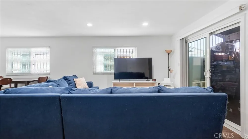 1239 W Rosecrans #4 Gardena, CA 90247