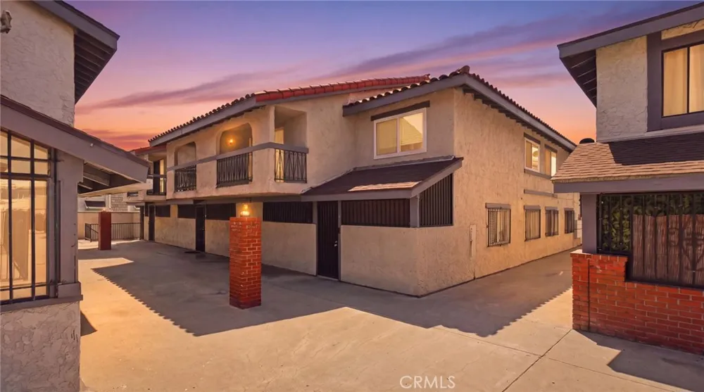 1239 W Rosecrans #4 Gardena, CA 90247
