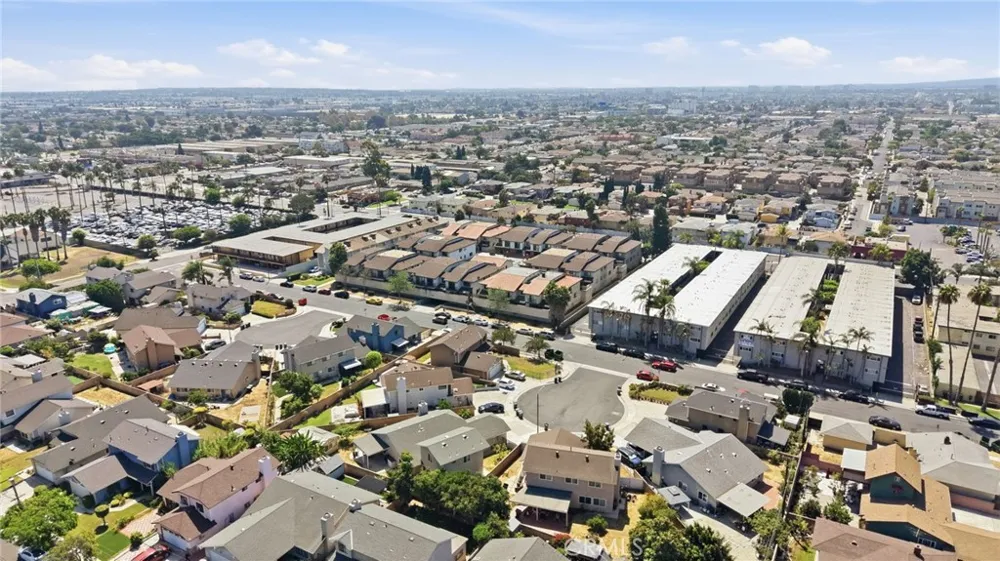 1239 W Rosecrans #4 Gardena, CA 90247