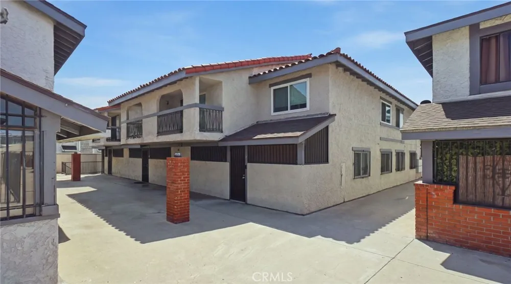 1239 W Rosecrans #4 Gardena, CA 90247
