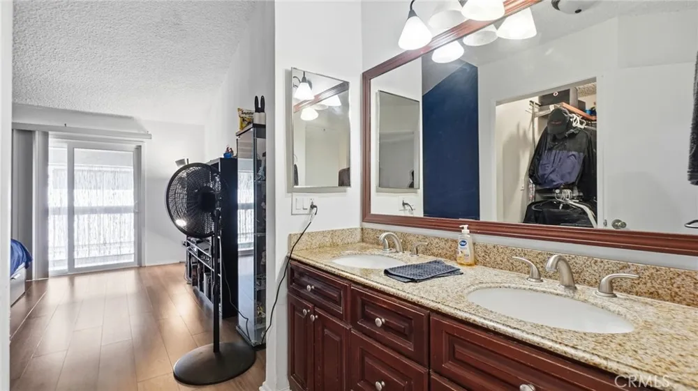 1239 W Rosecrans #4 Gardena, CA 90247