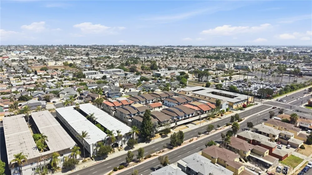 1239 W Rosecrans #4 Gardena, CA 90247