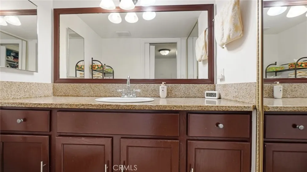 1239 W Rosecrans #4 Gardena, CA 90247