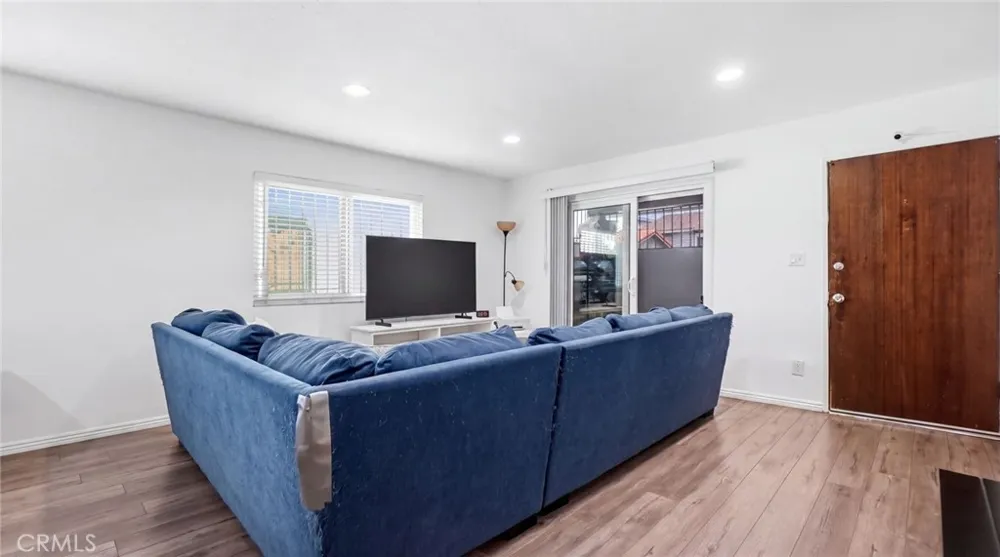 1239 W Rosecrans #4 Gardena, CA 90247