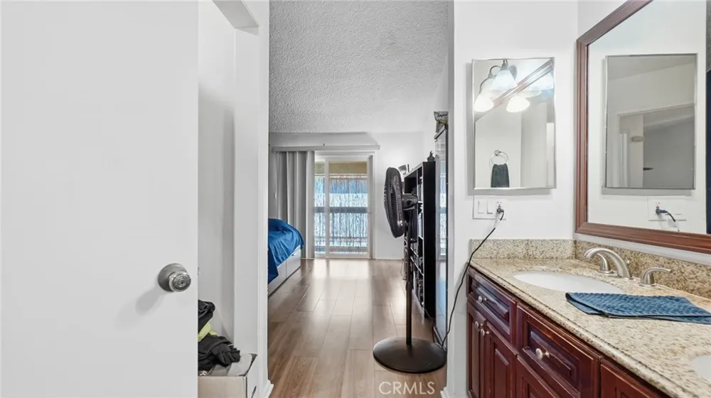 1239 W Rosecrans #4 Gardena, CA 90247