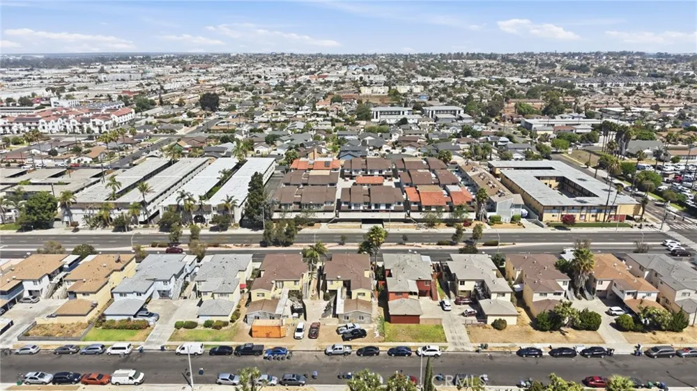 1239 W Rosecrans #4 Gardena, CA 90247