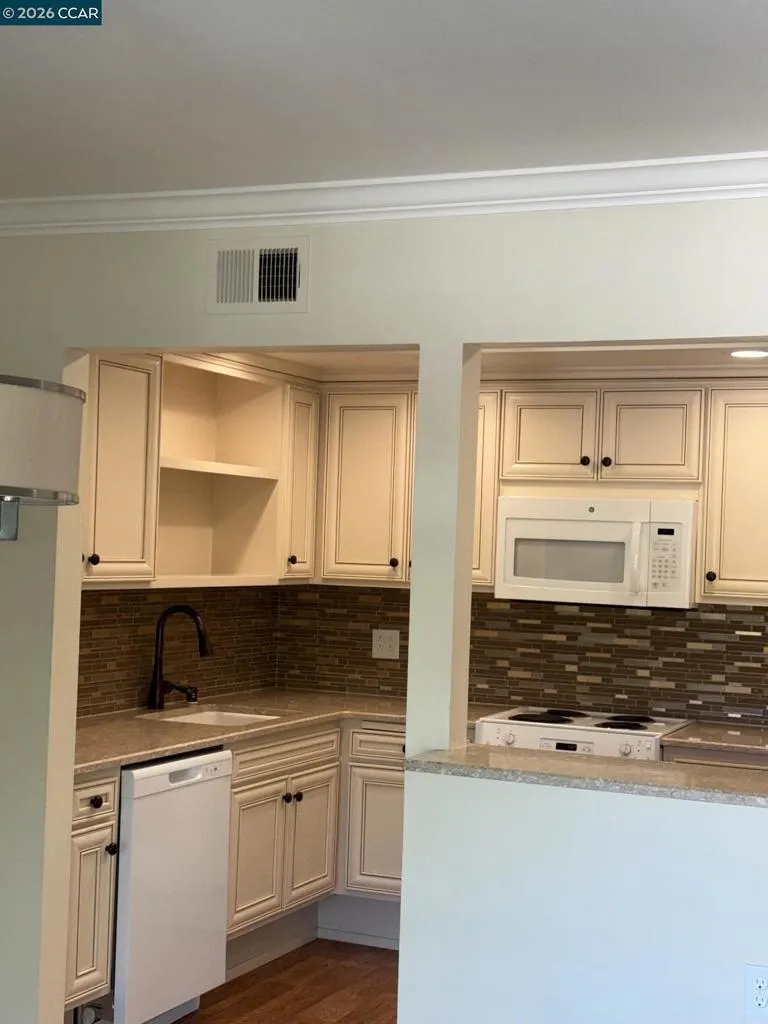 1163 RUNNING SPRINGS #3 Walnut Creek, CA 94595