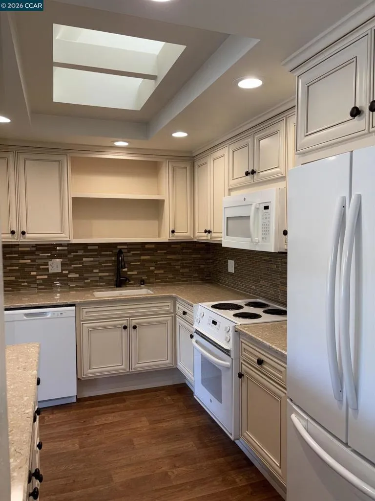 1163 RUNNING SPRINGS #3 Walnut Creek, CA 94595