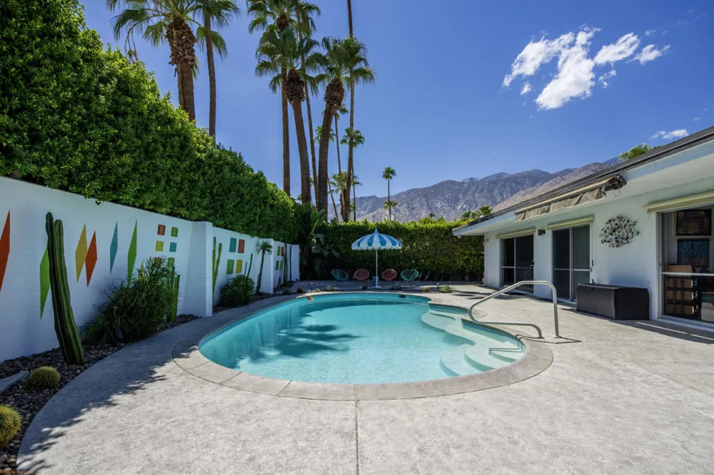 1541 E Madrona Drive Palm Springs, CA 92264