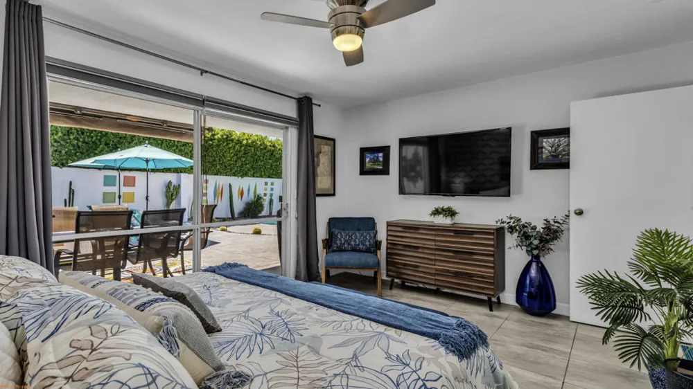 1541 E Madrona Drive Palm Springs, CA 92264