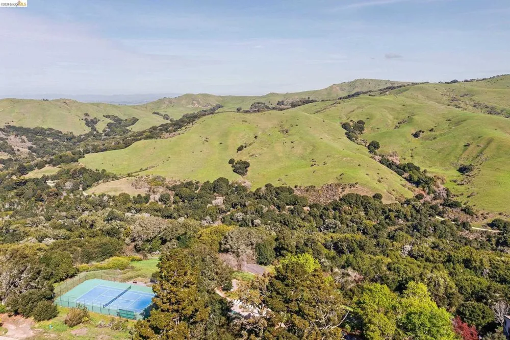 407 Vista Heights Rd El Cerrito, CA 94530