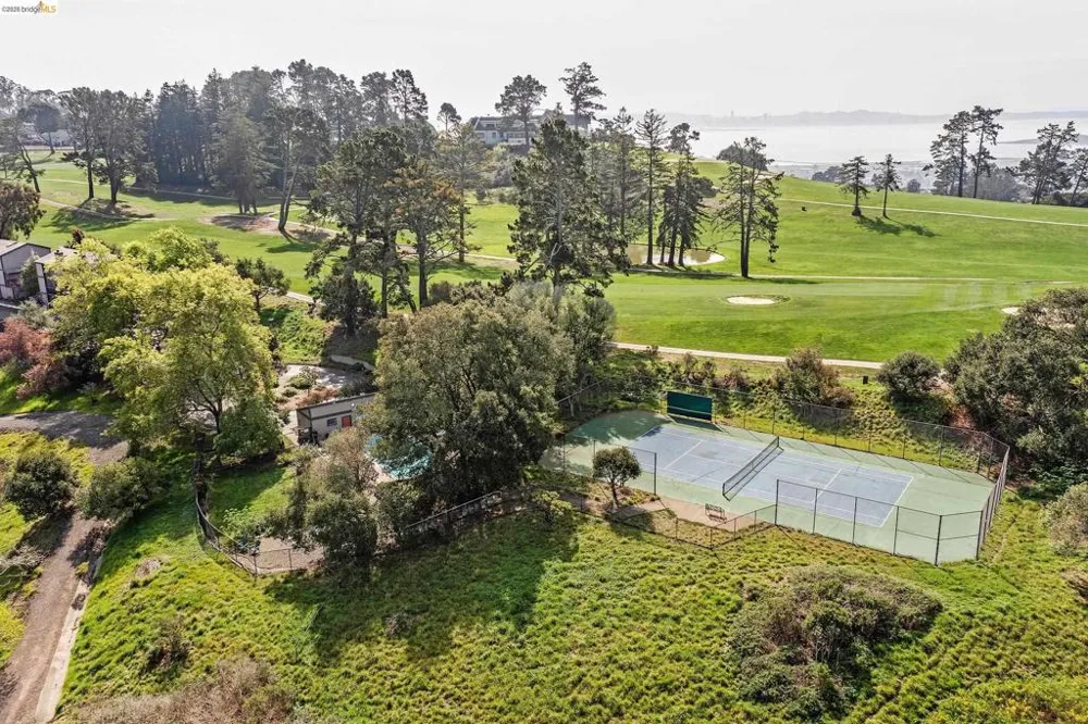 407 Vista Heights Rd El Cerrito, CA 94530