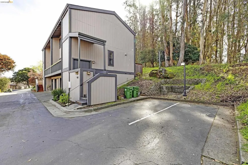 407 Vista Heights Rd El Cerrito, CA 94530