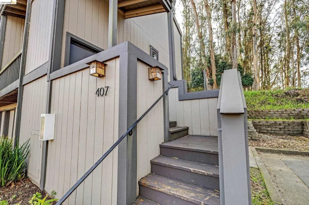 407 Vista Heights Rd El Cerrito, CA 94530