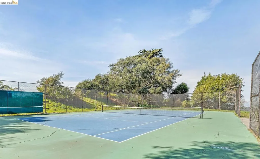 407 Vista Heights Rd El Cerrito, CA 94530
