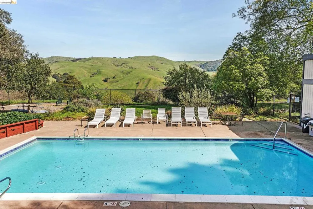 407 Vista Heights Rd El Cerrito, CA 94530