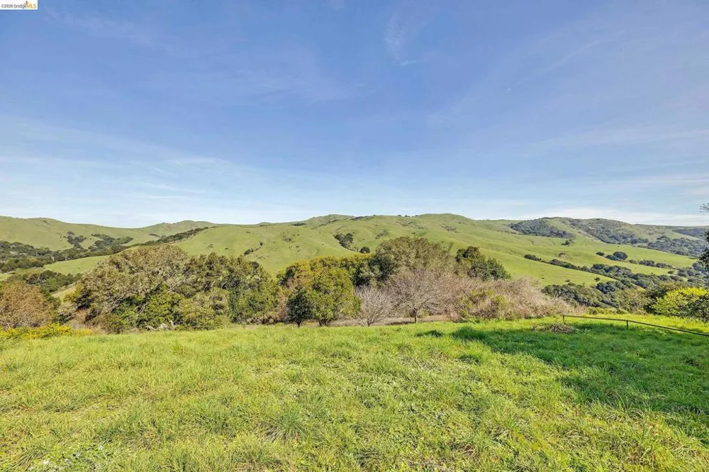 407 Vista Heights Rd El Cerrito, CA 94530