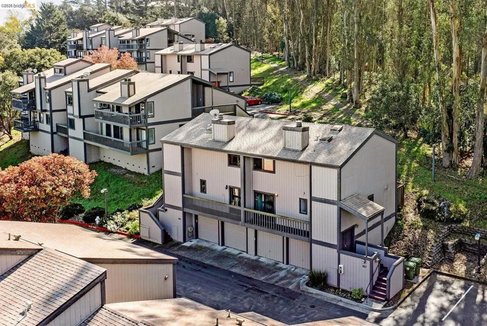 407 Vista Heights Rd El Cerrito, CA 94530