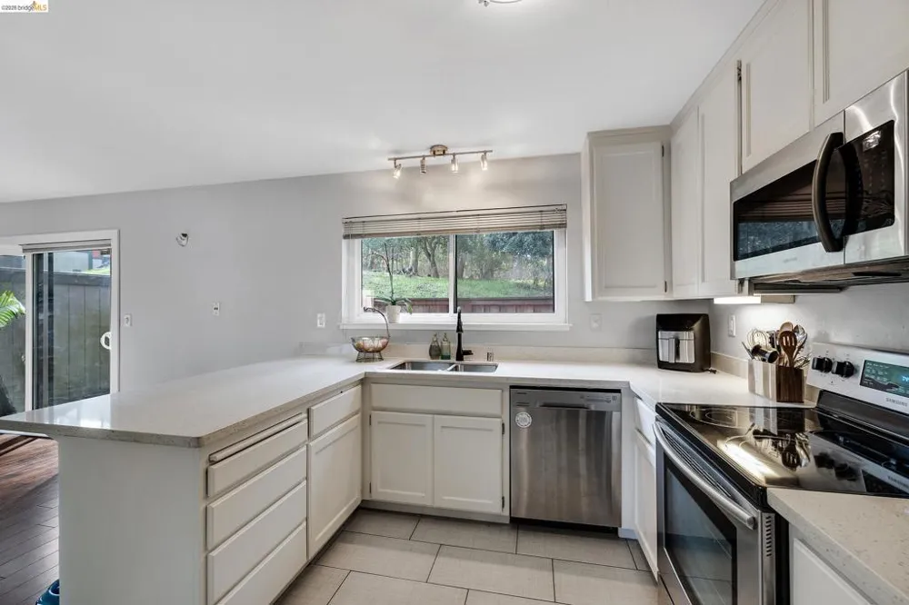 407 Vista Heights Rd El Cerrito, CA 94530