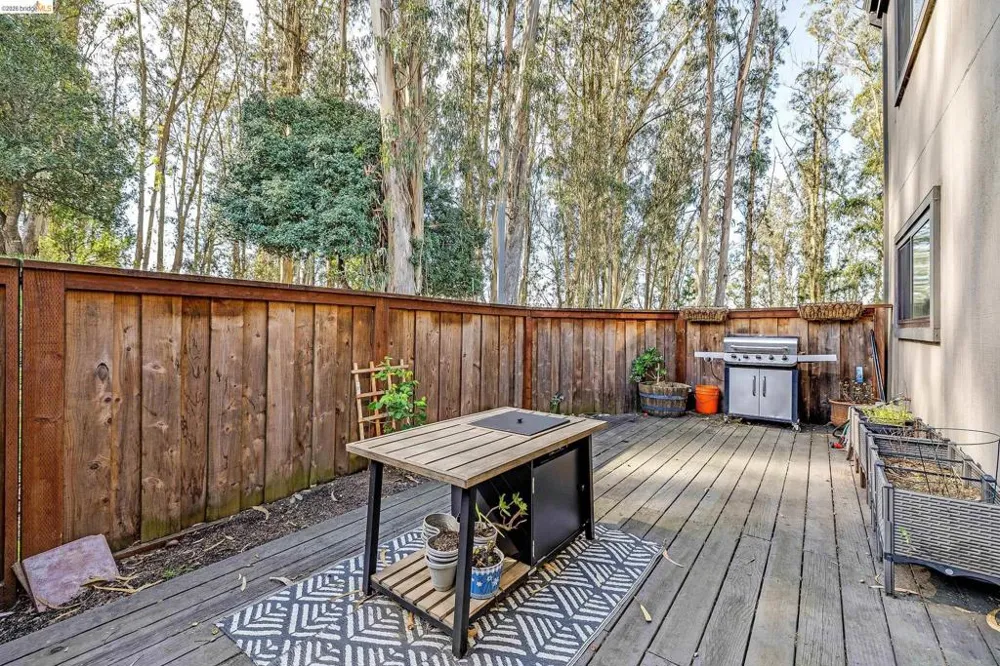 407 Vista Heights Rd El Cerrito, CA 94530