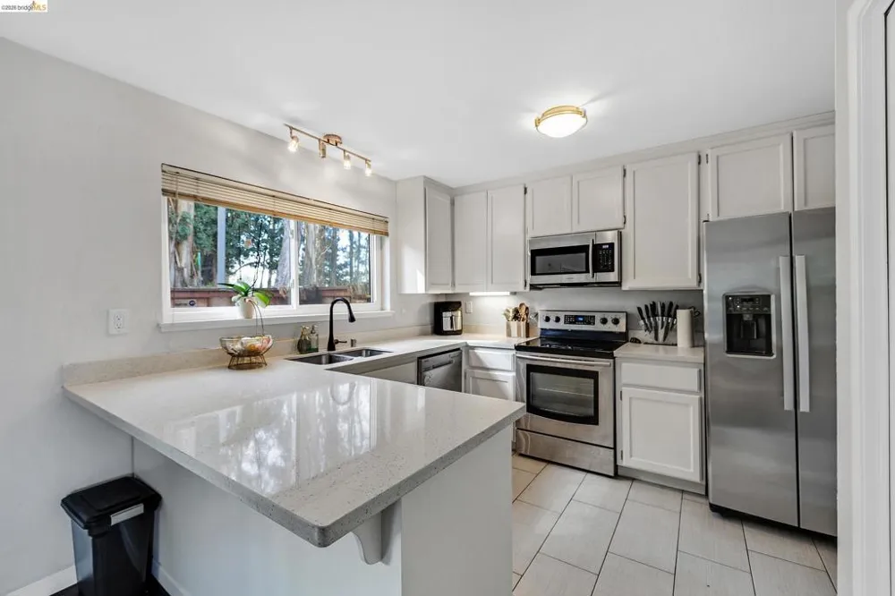 407 Vista Heights Rd El Cerrito, CA 94530