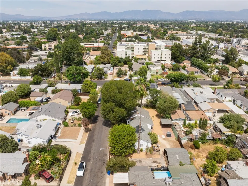6710 Calhoun Van Nuys, CA 91405
